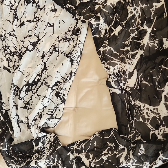 Calvin Klein Infinity Loop Scarf - Picture 3 of 6